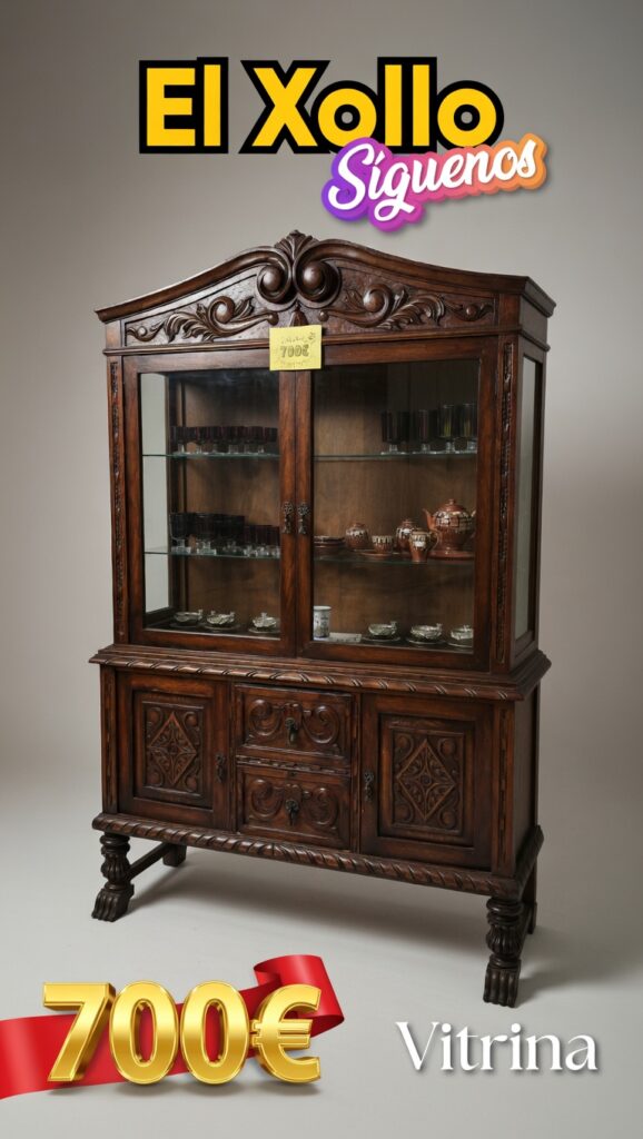Vitrina antigua de roble estilo clasico español