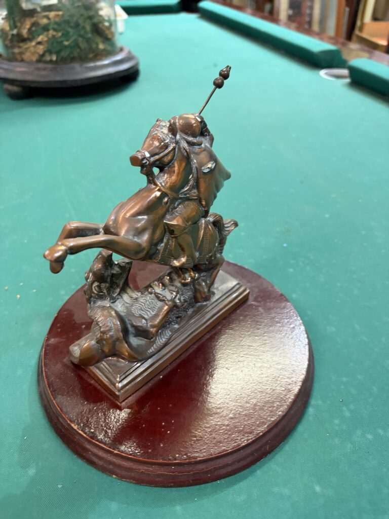 escultura de bronce San Jorge
